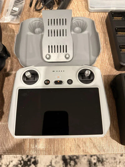 DJI Mavic 3 Pro With RC, 3 Batteries, Charging Hub, ND Filters
