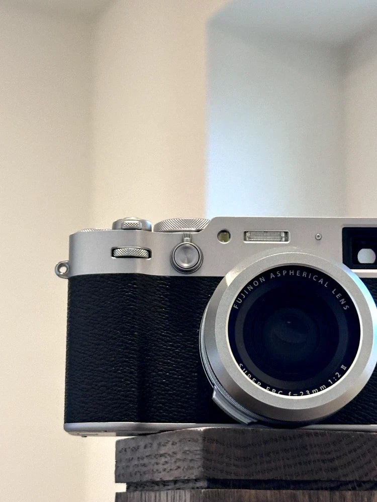 Fujifilm X100VI (Silver) w/ Cinebloom 20%, HD Filter, Black Case, Screen shield