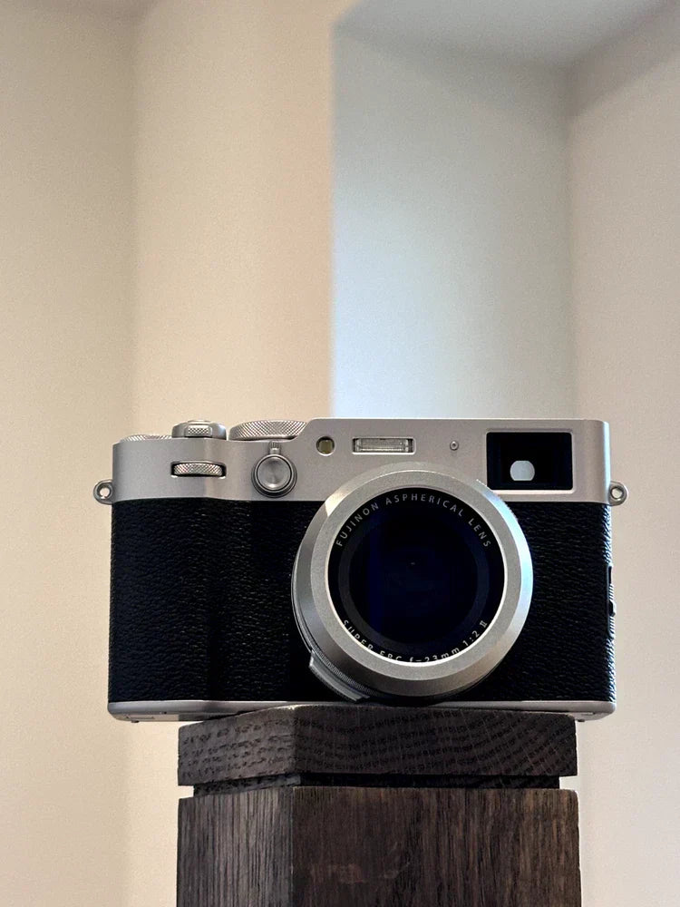 Fujifilm X100VI (Silver) w/ Cinebloom 20%, HD Filter, Black Case, Screen shield